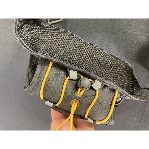 Runner's World Fanny Pack Running Belt Waist Bag Jogging Gear Accessory Black - Picture 6 of 10